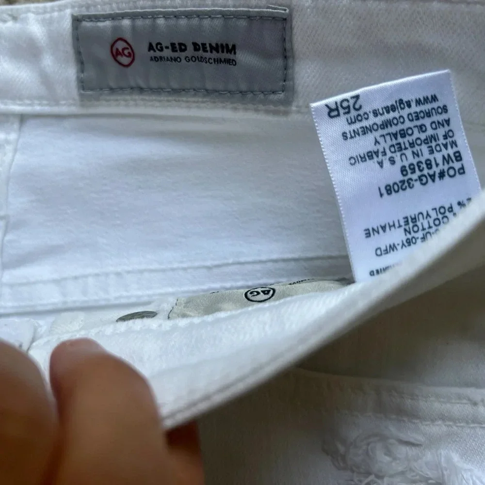 AG the Phoebe white raw hem jeans in excellent like-new condition size 25